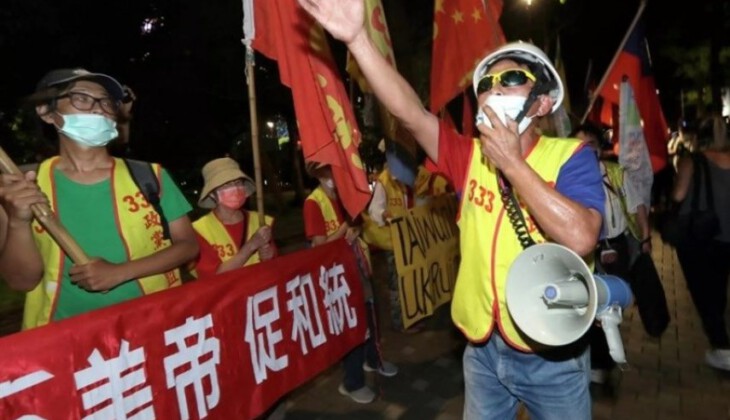 تظاهرات ضد آمریکایی در تایوان/ چین سفیر واشنگتن در پکن را احضار کرد