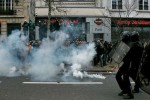 ۴۴ نفر از معترضان به افزایش سن بازنشستگی در پاریس بازداشت شدند