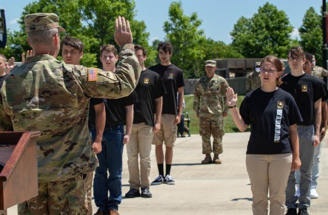 چالش ارتش آمریکا برای جذب نسل جوان