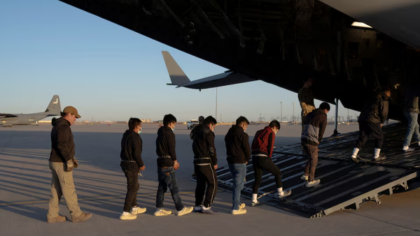 توافق آمریکا و کلمبیا درباره مهاجران و تعویق اعمال تحریم‌ها